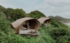 Kini Resort - Oceanfront Bamboo Eco Lodges